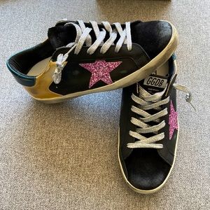Size 39 Golden Goose Superstars! Rare find from Harvey Nichols
